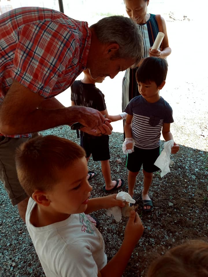 Larry Opening Oysters