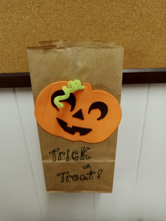 Story Hour Craft 2022 -  Trick or Treat Bag